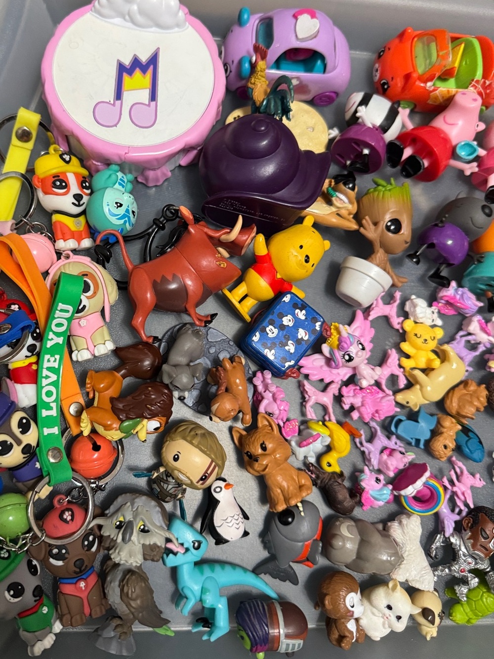Random mix Disney toy peppa pig paw patrol key chain pets animals & Shopkins car